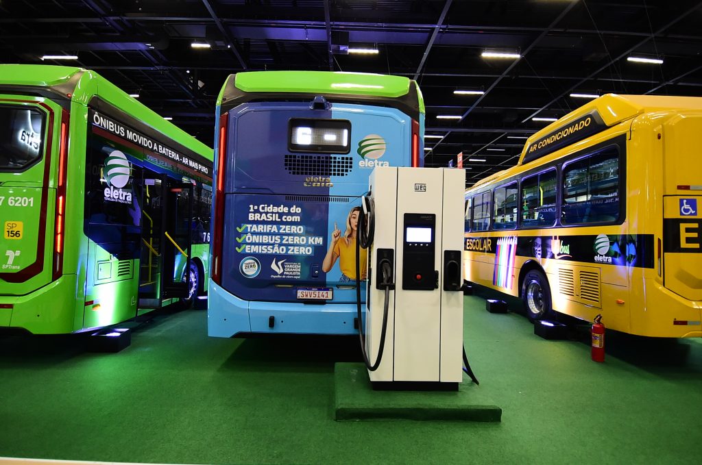 Eletra lança chassi eletrificado e novidades do primeiro escolar elétrico do país, na Lat.Bus 2024