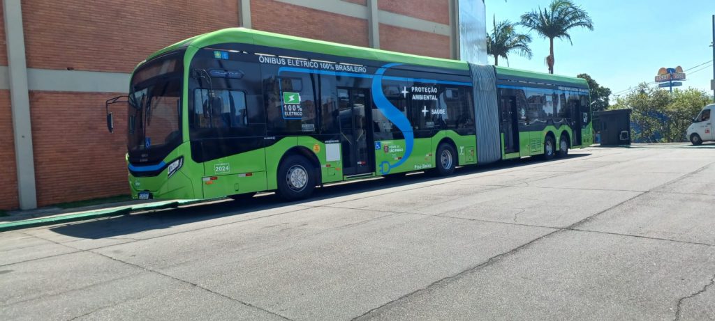 Ônibus articulado elétrico Eletra  entra em operação em São Paulo